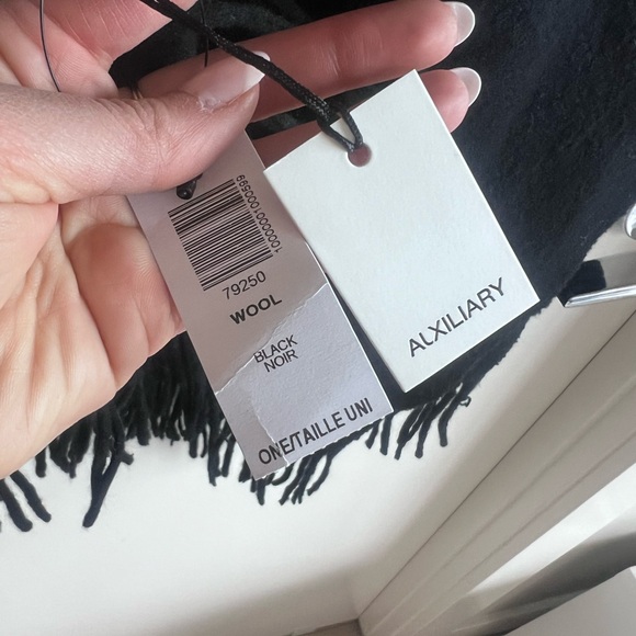 Auxiliary wool and cashmere cape- brand new with tags! - Picture 4 of 6